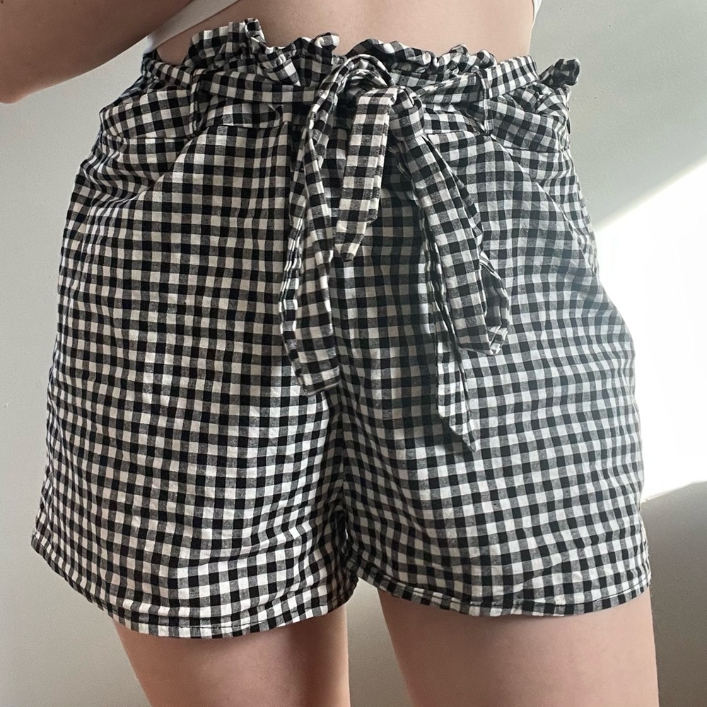 Forever 21 Gingham lightweight shorts. - Picture 1 of 3